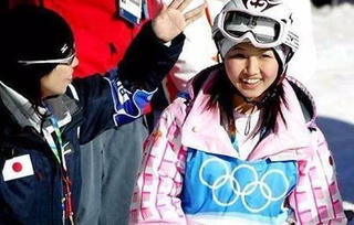 Bỏ nghề đóng phim cấp ba, người đẹp Nhật Bản quyết tỏa sáng tại Olympic mùa Đông