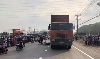 Đồng Nai: Người đàn ông tử vong dưới bánh xe container, giao thông ùn tắc kéo dài