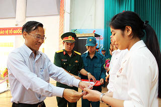 4 nữ thanh niên Đồng Nai tình nguyện nhập ngũ