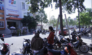 Đôi vợ chồng tự thiêu trong căn phòng khóa trái cửa