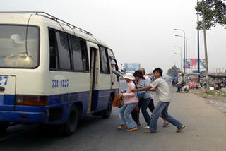 Kiểm tra phản ánh về tình trạng "xe dù, bến cóc"