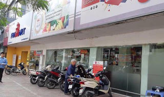 Đại úy công an về hưu tử vong sau khi giằng co chiếc ô với dân phòng