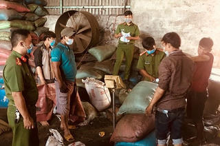 Đắk Nông họp báo khẩn vụ cà phê trộn pin bán ra thị trường