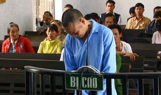 Gã bảo vệ làm hại bé gái trong trường mầm non khiến nạn nhân bị thương tật 41%