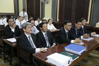 Những điểm bất hợp lý trong mối quan hệ giữa bà Hứa Thị Phấn và Công ty Phương Trang