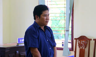Đi tù chỉ vì trộm 2 bóng đèn