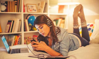 Hướng dẫn thời gian ngủ cho trẻ 2-17 tuổi của Mỹ: Bố mẹ Việt đang làm khác