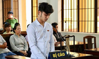 Án mạng từ tiếng nổ xe máy