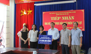 Bộ Tư pháp thăm và tặng quà đồng bào bị ảnh hưởng bởi thảm họa mưa, lũ tại Lai Châu