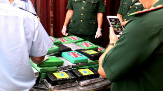 Khởi tố vụ án 100 bánh cocaine trên container phế liệu 