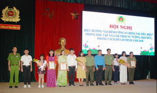 Tuyên dương 13 gia đình công an Đồng Nai năm 2018