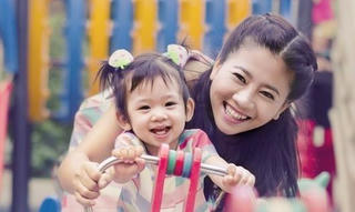 Xúc động khi xem loạt khoảnh khắc đầy tình mẫu tử của diễn viên Mai Phương và con gái