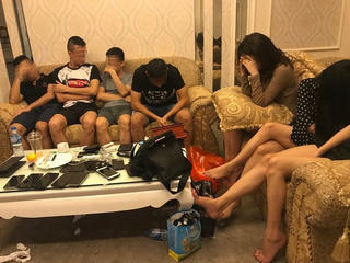 Bắt giữ nhóm nam thanh, nữ tú đang "bay lắc" trong khách sạn