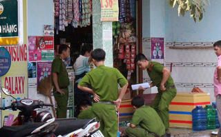 Thi thể chủ tiệm tạp hóa có gần 50 nhát dao