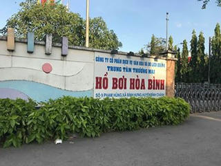 Nữ học viên chết đuối trong bể bơi, giáo viên vẫn không biết