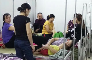 Khoảng 100 trẻ mầm non phải nhập viện do nghi ngộ độc thực phẩm