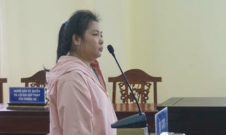 Nữ thủ quỹ khóc vật vã sau khi tòa tuyên án