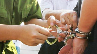 Khởi tố kẻ mạo danh công an lừa tình, tống tiền