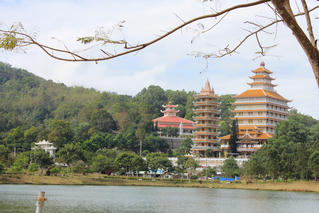 Ngày Xuân dạo chơi trên đỉnh Thiên Cấm