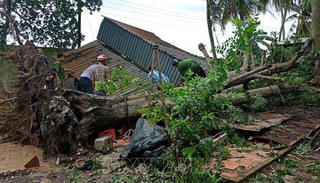  Mưa dông làm sập, tốc mái 83 căn nhà ở Cần Thơ