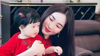 Con gái Hoa hậu Thu Thảo 'ngọt ngào' như viên kẹo xinh