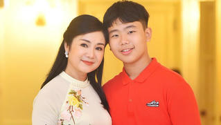 Diễn viên Thu Hà 'lá ngọc cành vàng' nhận danh hiệu NSND
