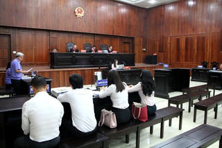 Hoãn phiên tòa phúc thẩm vụ ly hôn của vợ chồng Chủ tịch Trung Nguyên
