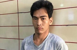 Hai bé gái chơi trong công viên bị kẻ biến thái xâm hại