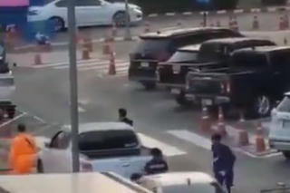 Quân nhân xả súng máy, nhiều người tử vong ở trung tâm thương mại Thái