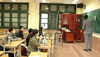 Nghỉ học phòng Covid - 19, học sinh trường Nguyễn Tất Thành vẫn 'vào lớp' đúng giờ