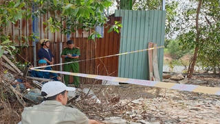 Thi thể cậu bé làm thuê nổi trên hồ cá
