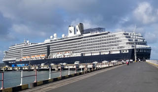 Hành khách trên du thuyền MS Westerdam cập cảng Campuchia bị nhiễm Covid-19