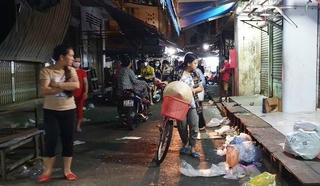 Vợ đâm chồng tử vong giữa chợ vì bảo mua bánh mì nhưng lại mua cơm