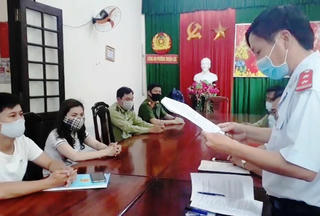 Chủ shop quần áo livestream “gọi vong”, chửi bới khách hàng bị mời lên làm việc