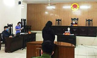 Người phụ nữ tát cảnh sát tại chốt kiểm dịch Covid-19 ở Hải Phòng lĩnh án
