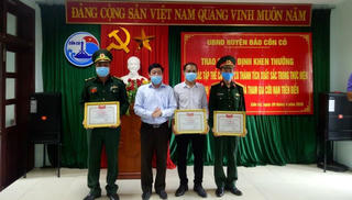 Khen thưởng đột xuất cho tập thể, cá nhân cứu hộ ngư dân gặp nạn trên biển Quảng Trị
