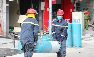 Nổ bình ga ở ngôi nhà 5 tầng phố Cửa Nam, 4 người phải đi cấp cứu