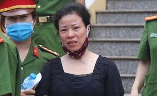 Cán bộ nâng điểm ở Hòa Bình: 'Ai cũng gù, mình thẳng lưng sẽ thành khuyết tật'