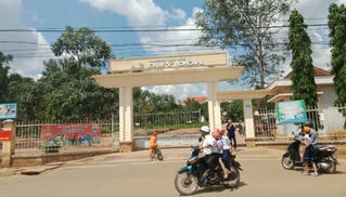 Bảo vệ chết trong tư thế treo cổ ở trường học