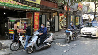 Nghi vấn mâu thuẫn tình cảm, cô gái bị đâm gục giữa phố