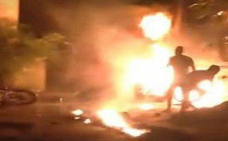 Mâu thuẫn gia đình, chồng đốt vợ rồi lên công an tự thú