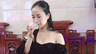 Khởi tố 'hot girl bánh mướt'