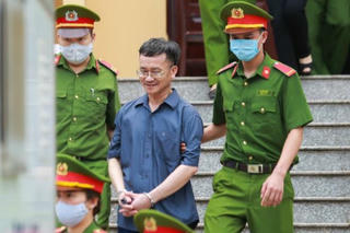 Gian lận thi cử ở Hòa Bình: Kẻ chủ mưu kêu oan, 2 bị cáo xin giảm nhẹ hình phạt