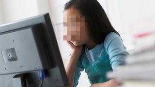 Làm cha mẹ trong thời đại số 