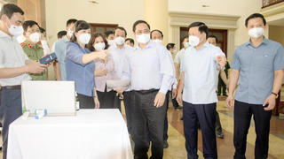 “Đảng viên đi trước, làng nước đi sau” trong cuộc chiến COVID-19: Bài 1- Càng gian khó, càng thể hiện vai trò tiên phong 