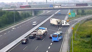 Quay đầu, lùi xe trên cao tốc: Đừng đổ lỗi cho nhầm đường 