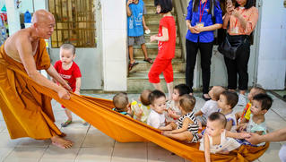 Những ngôi chùa rộn rã tiếng cười trẻ thơ