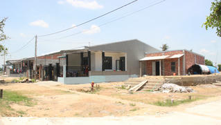 Xóm vạn đò cuối cùng trên sông Hương lên bờ