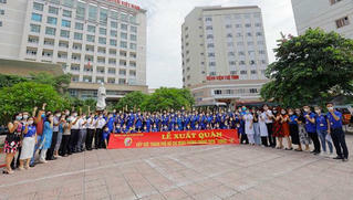 Thắm đượm "tình người mùa COVID" chi viện đến vùng dịch