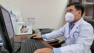 Bác sĩ Nguyễn Tất Trung: Làm hết việc chứ không hết giờ